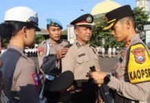 Jelang Purnah Tugas, Dua Anggota Polres Tuban Menerima Penghargaan