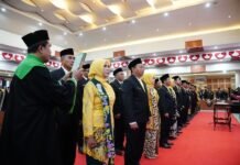 Sebanyak 50 anggota dewan resmi dilantik setelah mengucapkan sumpah janji yang dipimpin langsung oleh Ketua Pengadilan Negeri (PN) Tuban, Irwansyah Putra Sitorus di Ruang Rapat Paripurna Gedung DPRD Tuban