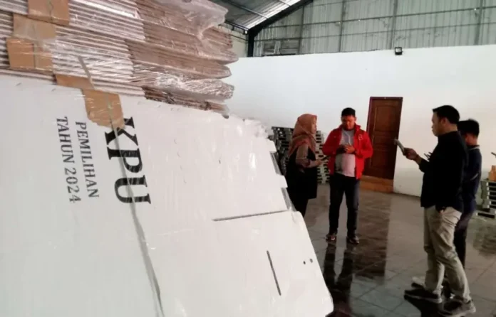 logistik-pilkada-mulai-tiba-di-gudang-kpu-tuban--