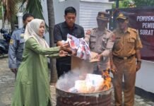 Sehari Jelang Pencoblosan, KPU Musnahkan Ratusan Surat Suara
