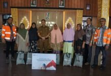 Berbagi di Bulan Ramadhan, SIG Salurkan Ribuan Paket Sembako dan Santunan Anak Yatim