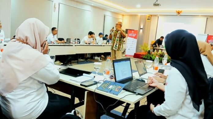 WhatsApp Image 2025-07-02 at 13.47.26_457ee282 Narasumber, Tegus Budi Utomo memberikan materi terkait kaidah penulisan berita