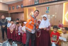 SIG Pabrik Tuban Bagikan 6.656 Paket Sembako dan Beri Santunan Anak Yatim